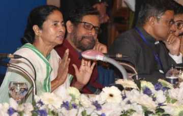 দুই বাংলার মধ্যে কোনো বিভেদ চান না মমতা